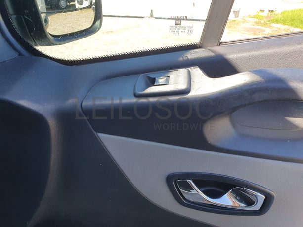 Renault Trafic 1.6 DCI · Ano 2015