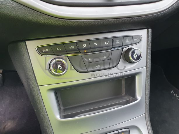 Opel Astra · Ano 2019