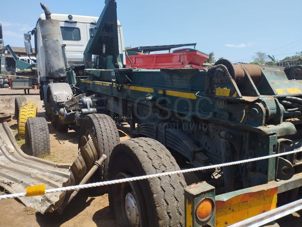 Camião Mercedes-Benz · Ano 2008