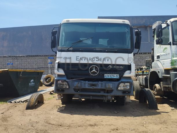 Camião Mercedes-Benz · Ano 2008