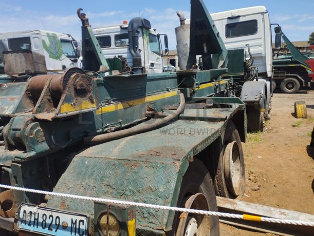 Camião Mercedes-Benz · Ano 2008