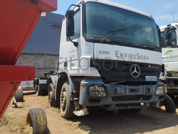 Camião Mercedes-Benz · Ano 2008