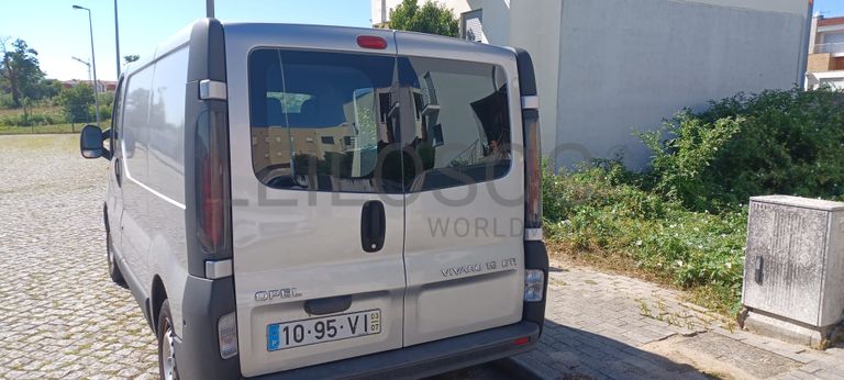Opel Vivaro 1.9 DTI · Ano 2003