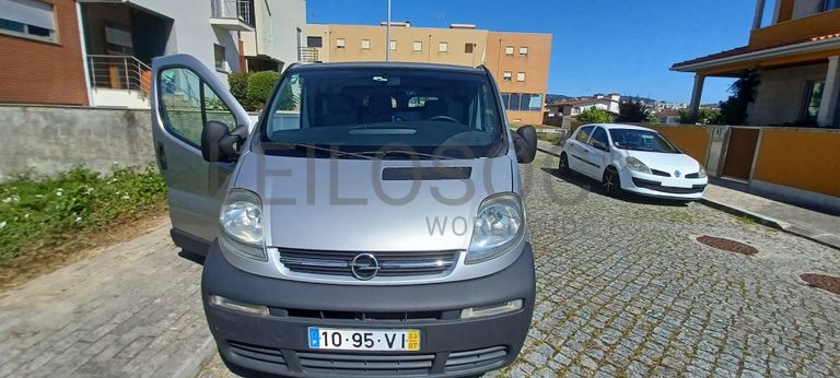 Opel Vivaro 1.9 DTI · Ano 2003