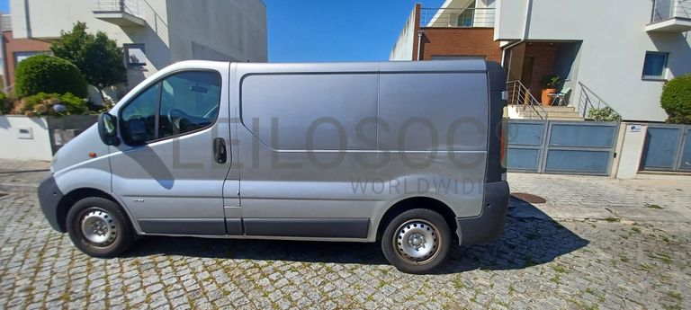 Opel Vivaro 1.9 DTI · Ano 2003