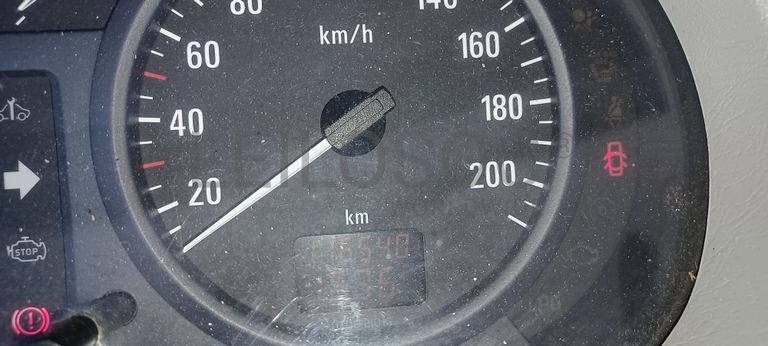 Opel Vivaro 1.9 DTI · Ano 2003