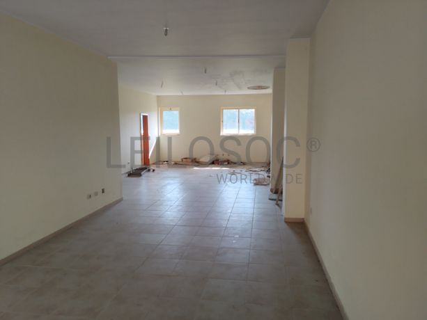 Prédio Urbano em Construção · Gandra, Paredes