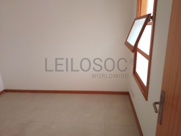 Prédio Urbano em Construção · Gandra, Paredes