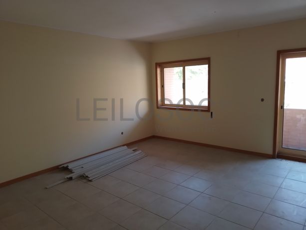 Prédio Urbano em Construção · Gandra, Paredes