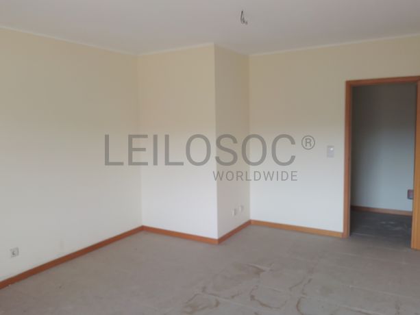 Prédio Urbano em Construção · Gandra, Paredes