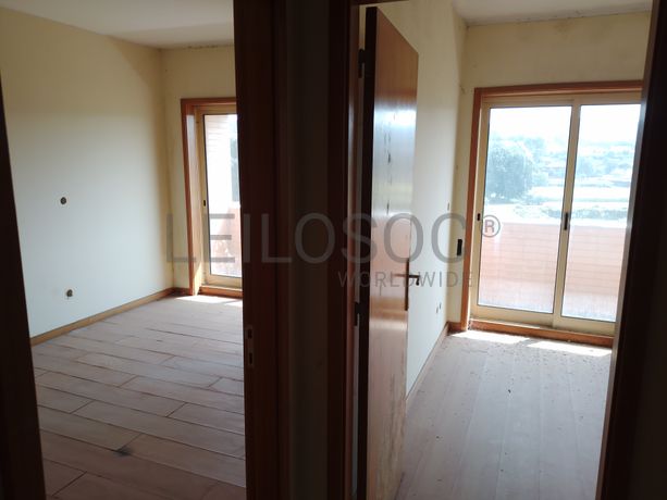 Prédio Urbano em Construção · Gandra, Paredes