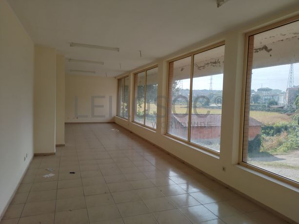 Prédio Urbano em Construção · Gandra, Paredes