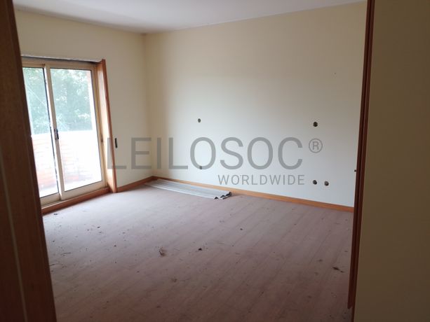 Prédio Urbano em Construção · Gandra, Paredes