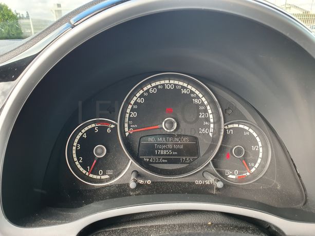 Volkswagen Beetle Cabrio · Ano 2013