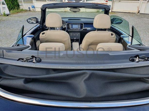 Volkswagen Beetle Cabrio · Ano 2013