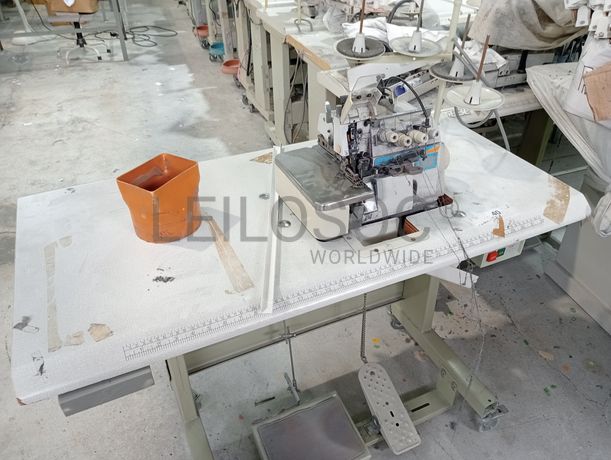 Mesas de passar a ferro + Máquina de corte e cose