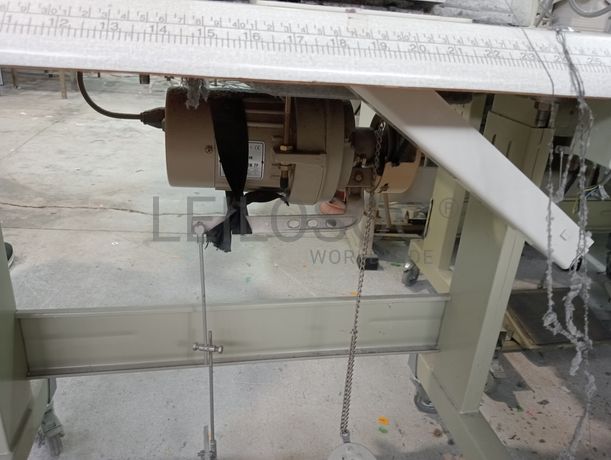 Mesas de passar a ferro + Máquina de corte e cose