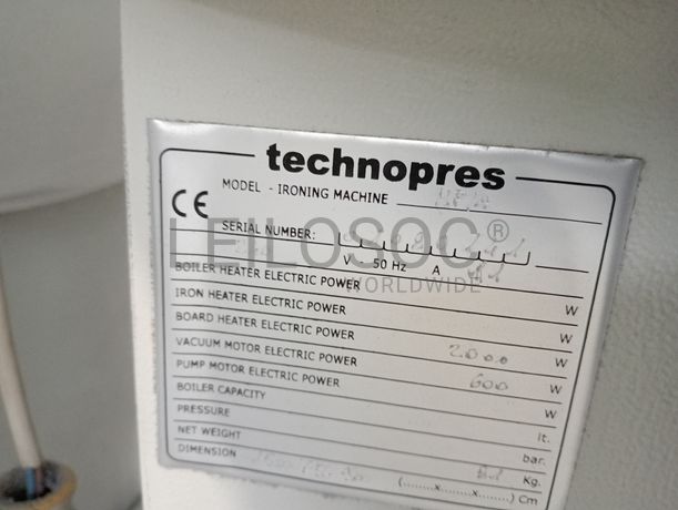 Mesas de passar a ferro + Máquina de corte e cose