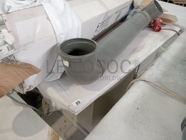 Mesas de passar a ferro + Máquina de corte e cose