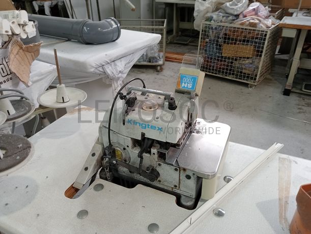 Mesas de passar a ferro + Máquina de corte e cose