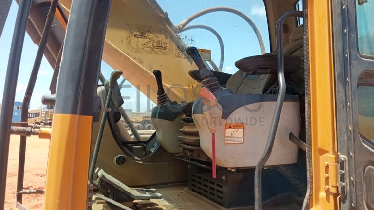 Escavadeira XCMG XE265C