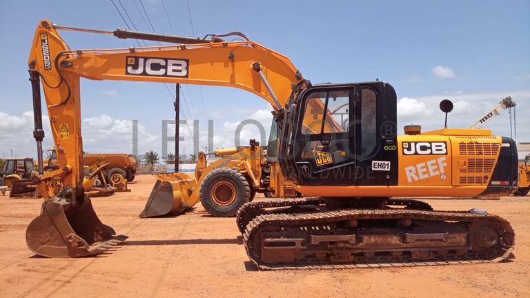 Escavadeira JCB modelo JS205LC