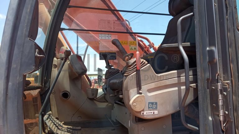 Escavadeira HITACHI ZACIS240