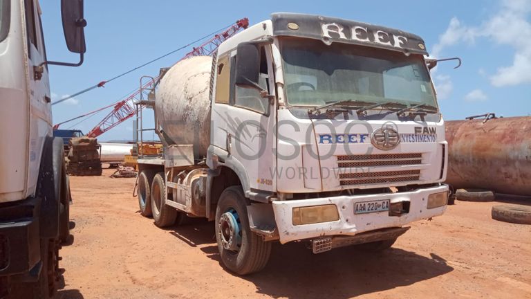 Camião Betoneira marca FAW, JA320