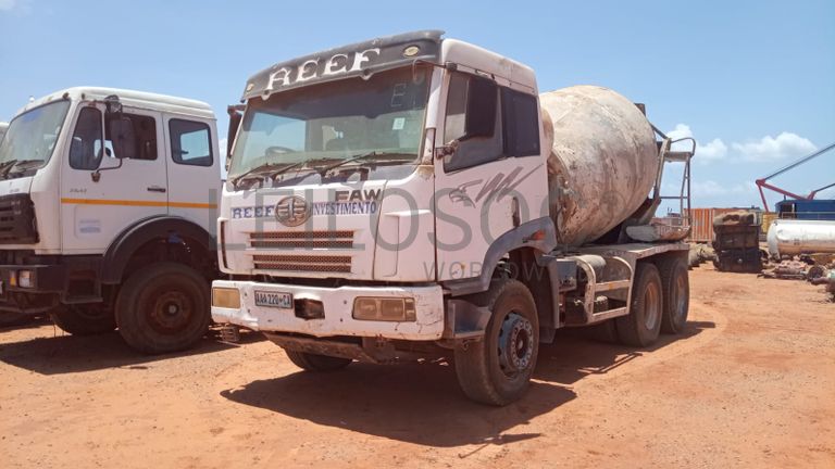 Camião Betoneira marca FAW, JA320
