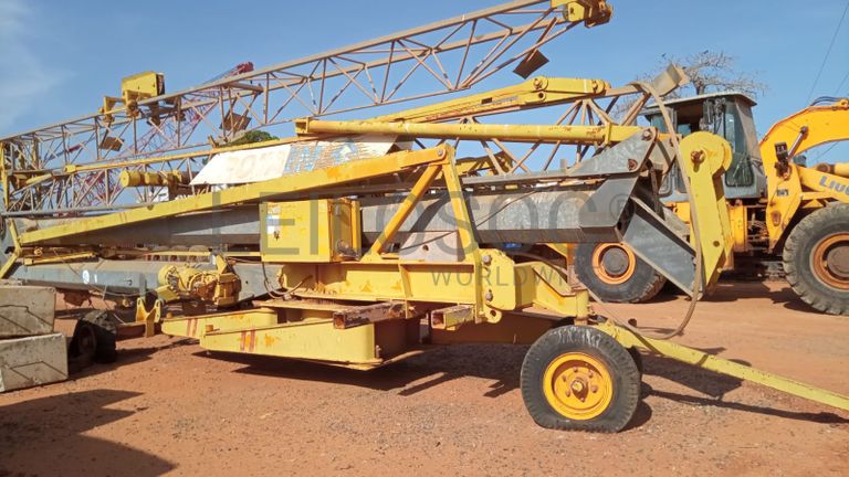 Grua com cargas distribuidas