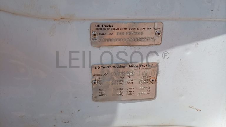 Camião cisterna de tanque de água.