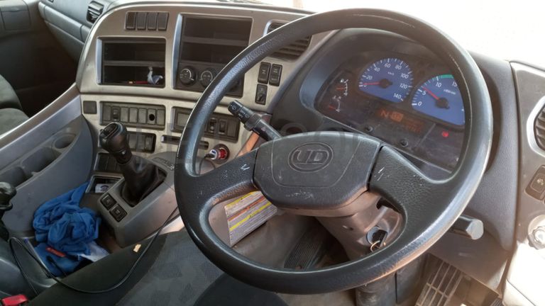 Camião cisterna de tanque de água.