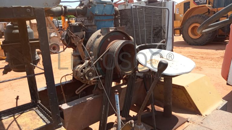 Máquina de fazer furos de água