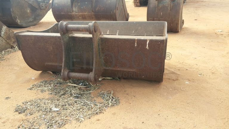 Tilt Ditch cleaning Bucket, 24"