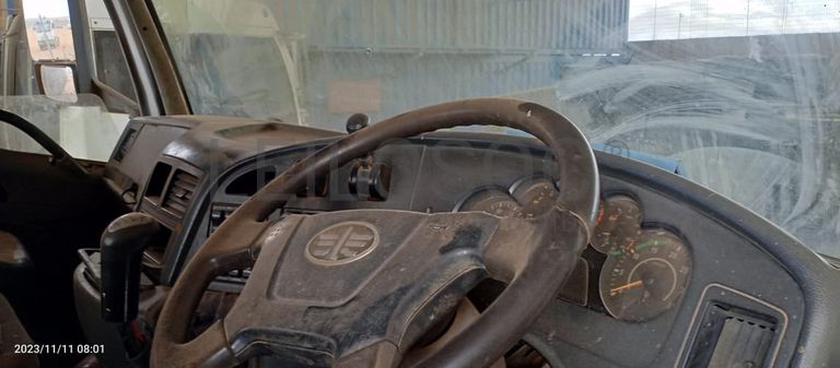 Camião cavalo de marca FAW