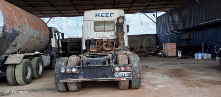 Camião cavalo de marca FAW