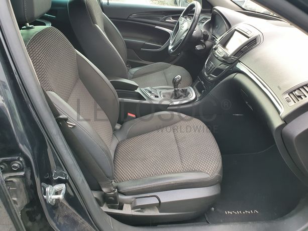 Opel Insígnia Sports Tourer SW · Ano 2014