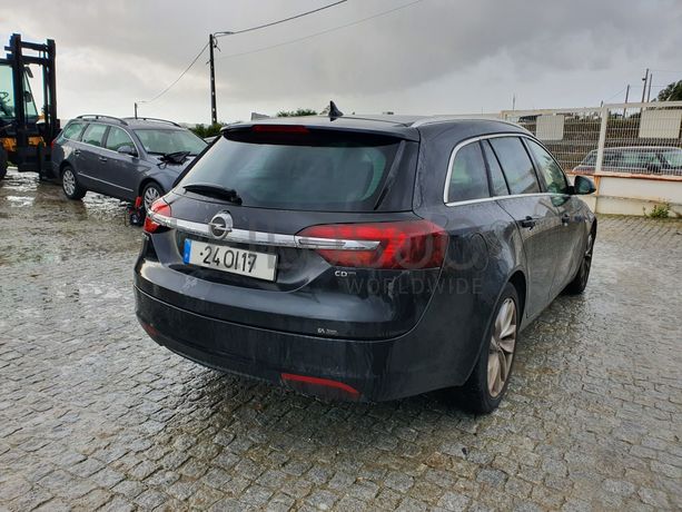 Opel Insígnia Sports Tourer SW · Ano 2014