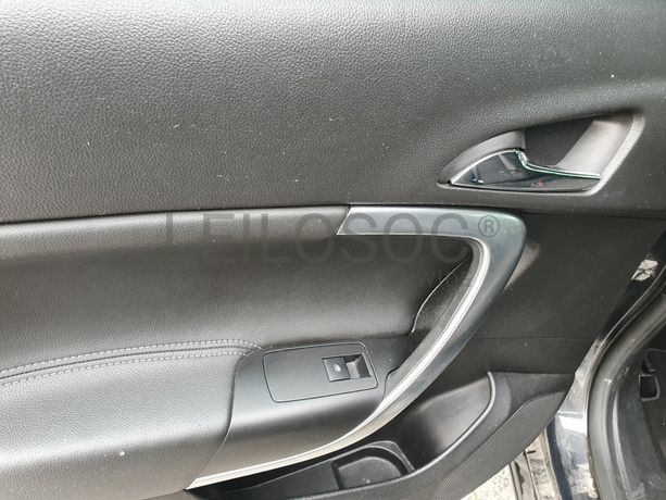 Opel Insígnia Sports Tourer SW · Ano 2014