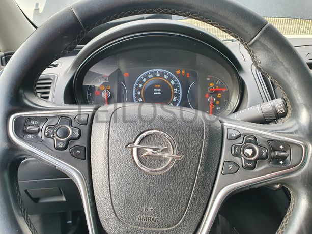 Opel Insígnia Sports Tourer SW · Ano 2014