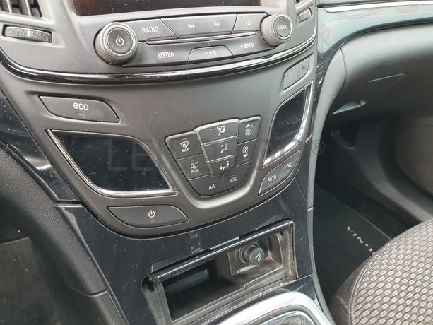 Opel Insígnia Sports Tourer SW · Ano 2014