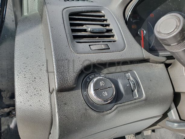 Opel Insígnia Sports Tourer SW · Ano 2014