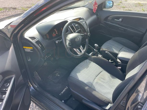 Kia Ceed 1.6 CRDI · Ano 2012