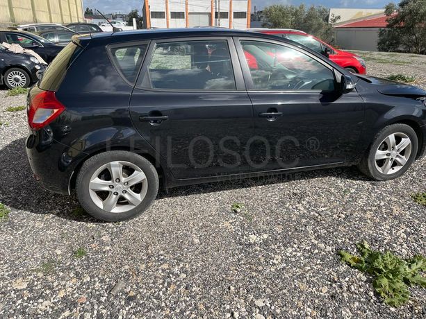 Kia Ceed 1.6 CRDI · Ano 2012