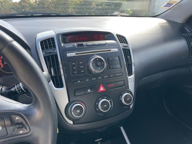 Kia Ceed 1.6 CRDI · Ano 2012