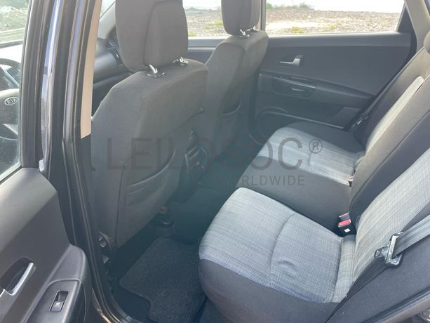 Kia Ceed 1.6 CRDI · Ano 2012