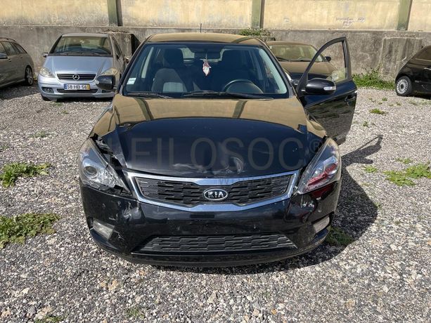 Kia Ceed 1.6 CRDI · Ano 2012