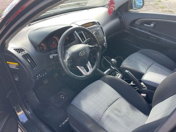 Kia Ceed 1.6 CRDI · Ano 2012