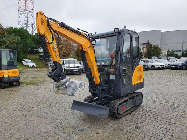 Mini Giratória Infront YFE20 · Ano 2023