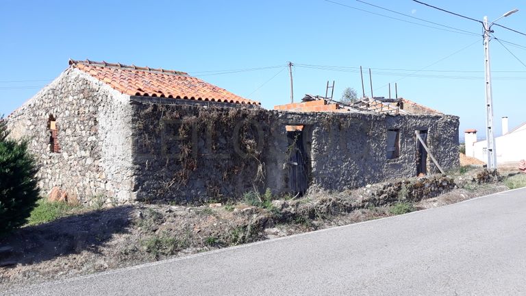 Moradia (Ruínas) + Terreno · Tomar